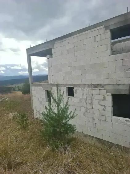Casă cu Teren 1300 Mp în Măguri