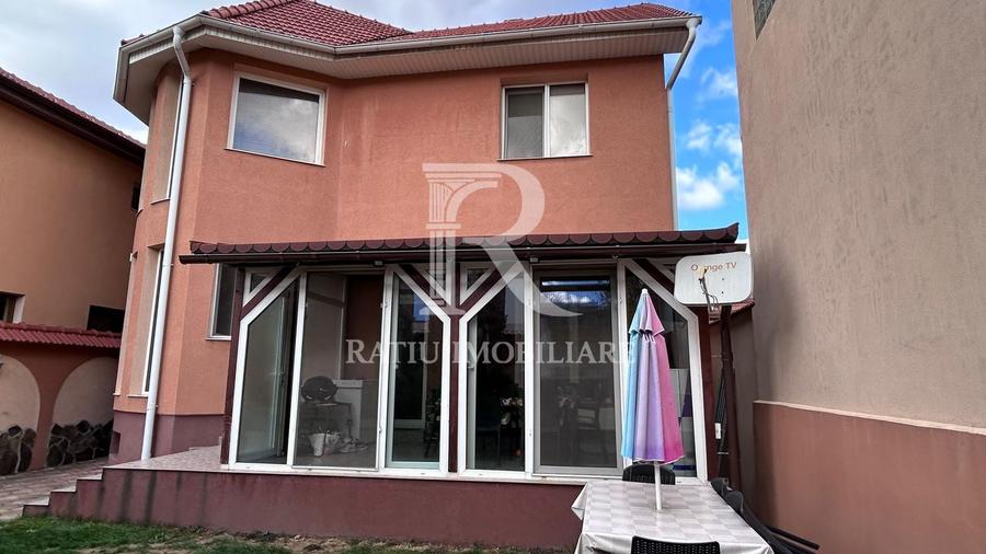 Casă cu 6 camere cu Canalizare în Rogerius