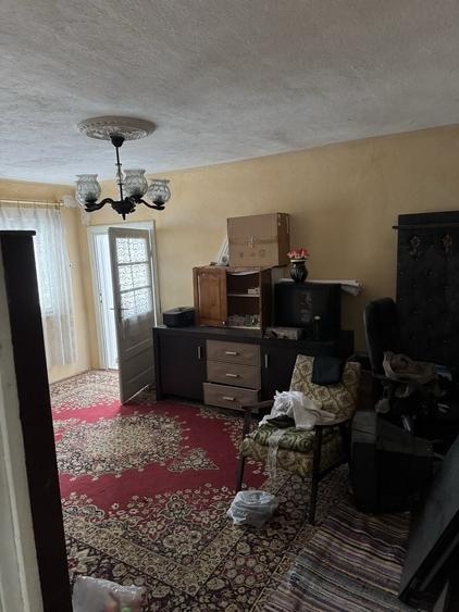 Casă cu 4 camere în Frumușani