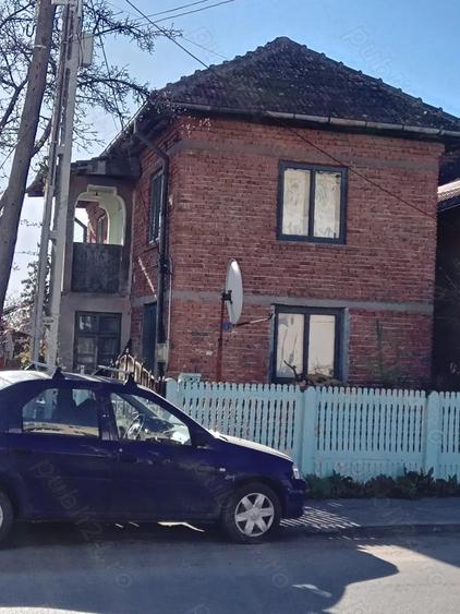 Casă cu 6 camere cu Teren 300 Mp în Central