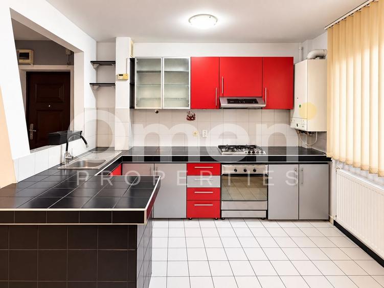 Apartament cu 3 camere decomandat, mobilat în Central