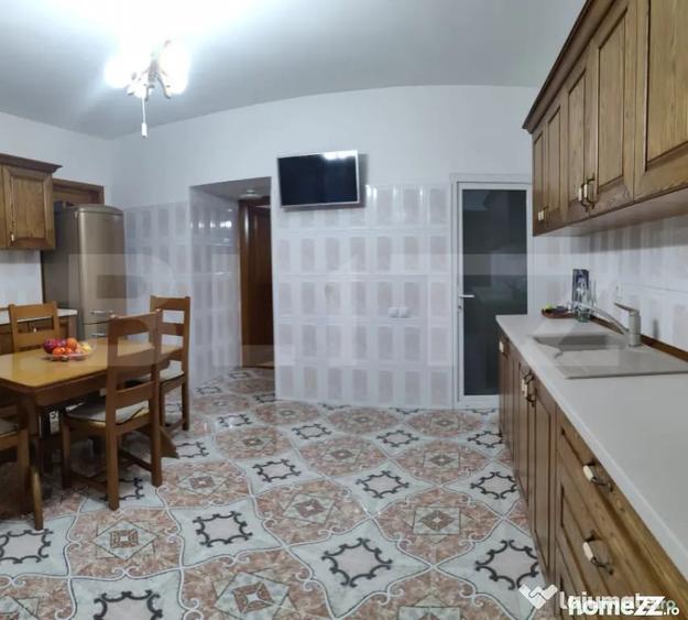 Casă cu 6 camere cu Teren 1178 Mp în Cetate