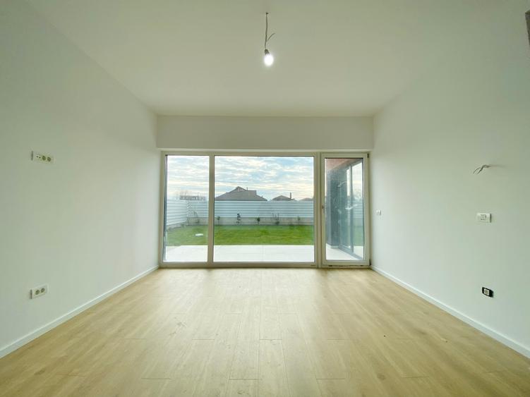 Duplex cu 4 camere cu Canalizare în Exterior Nord
