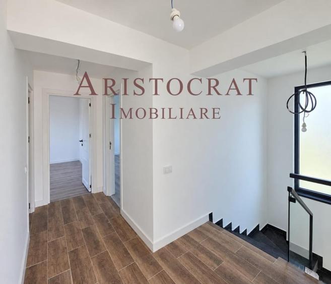 Casă cu 5 camere cu Teren 330 Mp în Corbeanca