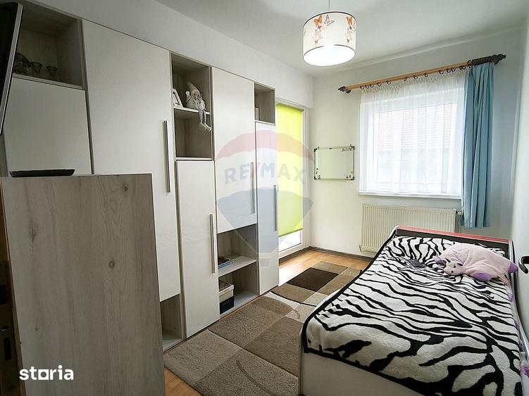 Apartament cu 3 camere decomandat în Vitrometan