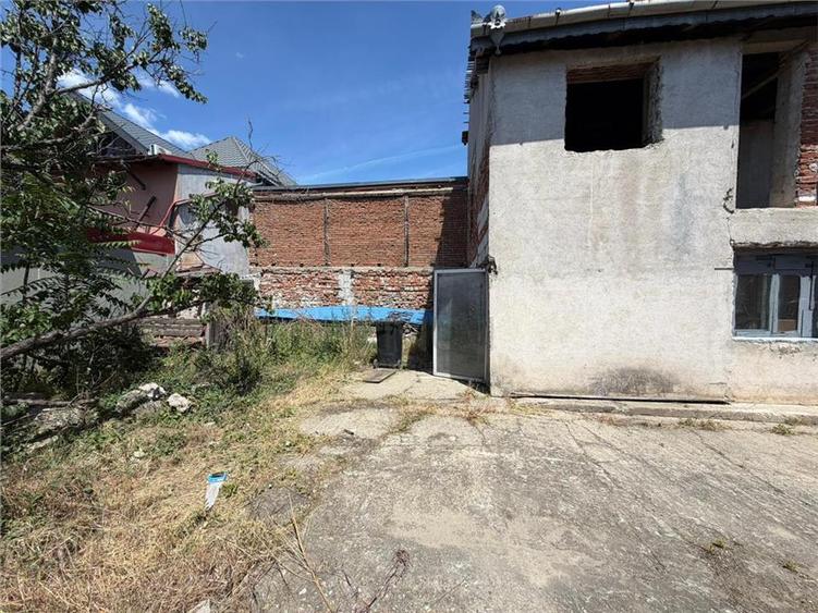 Casă individuală cu 7 camere cu Canalizare în Braytim