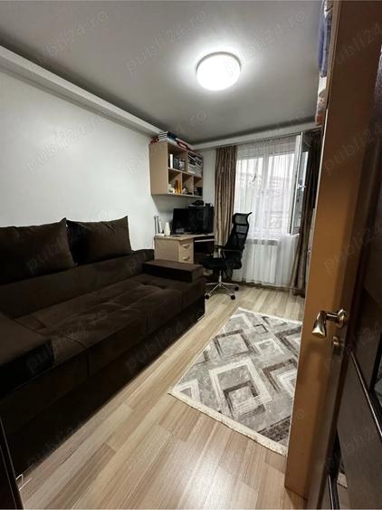 Apartament cu 3 camere semidecomandat în Central