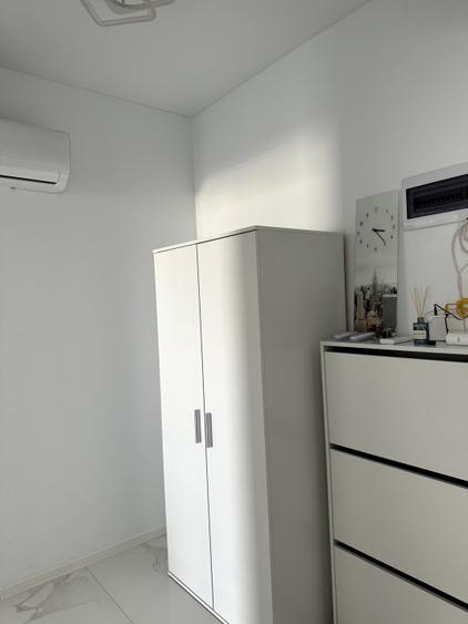 Garsonieră decomandată în Roșu