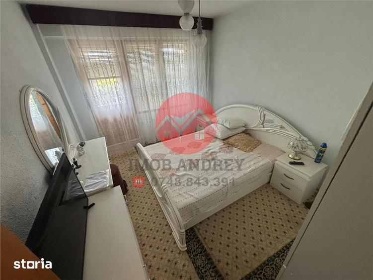 Apartament cu 4 camere decomandat în E3