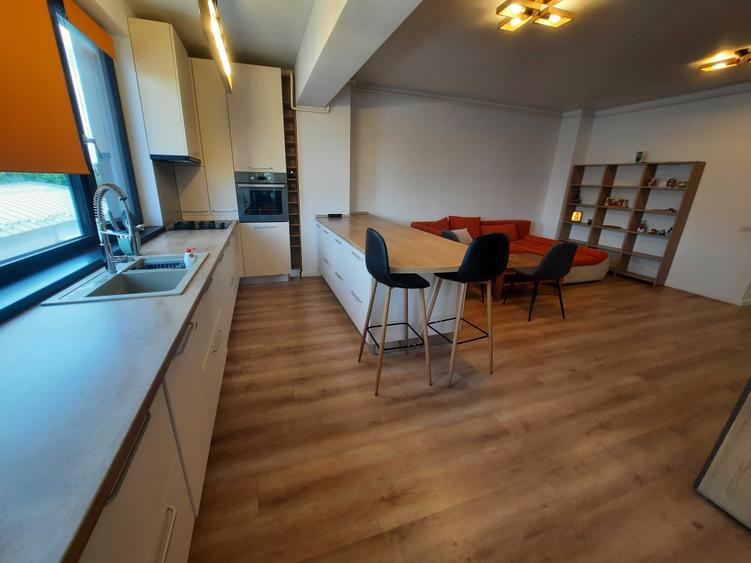 Apartament cu 3 camere decomandat în Exterior Vest
