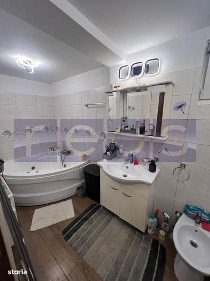 Casă cu 4 camere în Tineretului