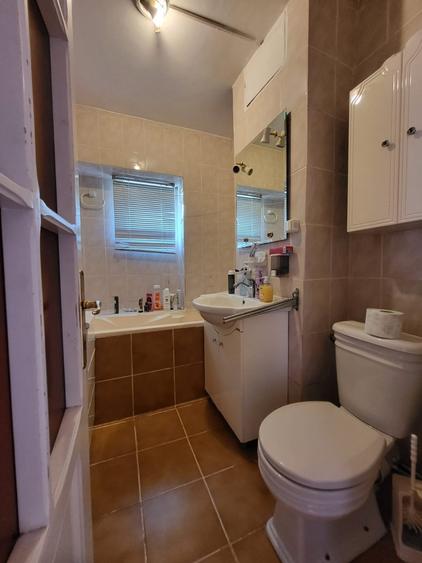 Apartament cu 4 camere decomandat, mobilat în Păcurari