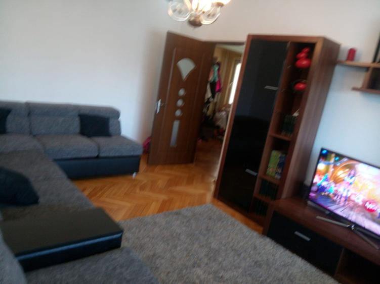 Închiriez apartament 3 camere - 9