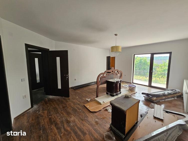 Casă cu 7 camere cu Teren 550 Mp în Câmpulung Muscel