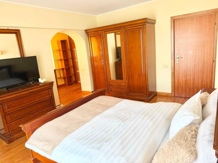 Apartament cu 4 camere decomandat în Unirii