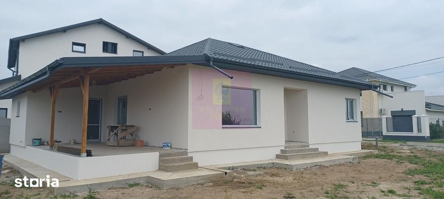 Casă cu 3 camere cu Teren 400 Mp în Săbăreni