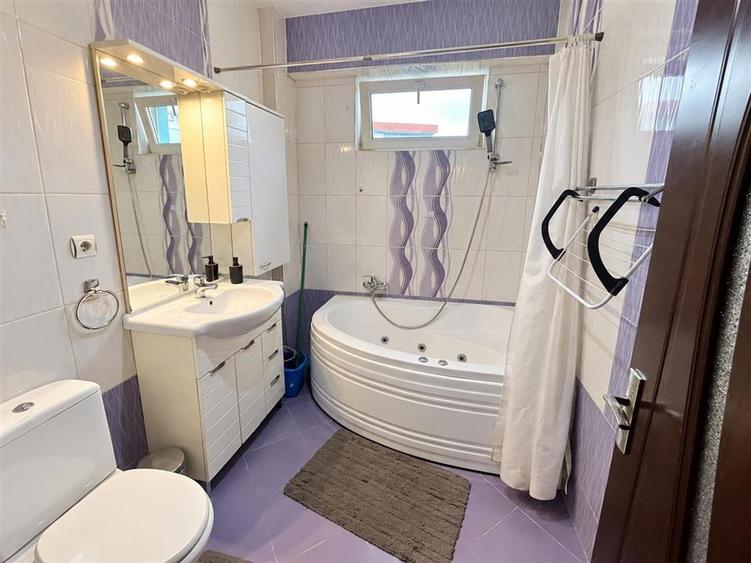 Apartament cu 3 camere decomandat, mobilat în Turnișor