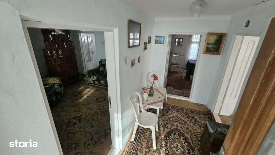 Casă cu 10 camere semidecomandat cu Teren 3200 Mp în Gologanu