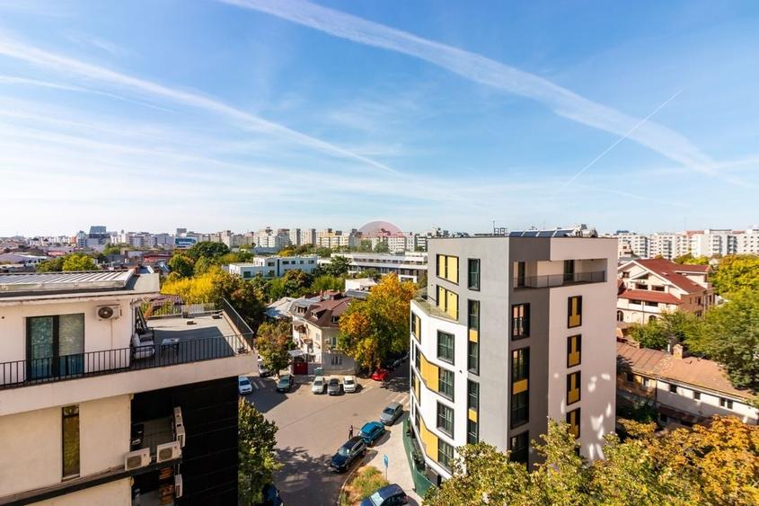 Apartament cu 3 camere semidecomandat în Obor