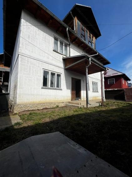 Casă individuală cu 5 camere cu Canalizare în Dofteana