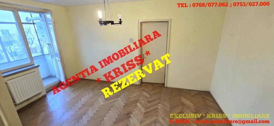 Apartament cu 3 camere semidecomandat în Craiovei