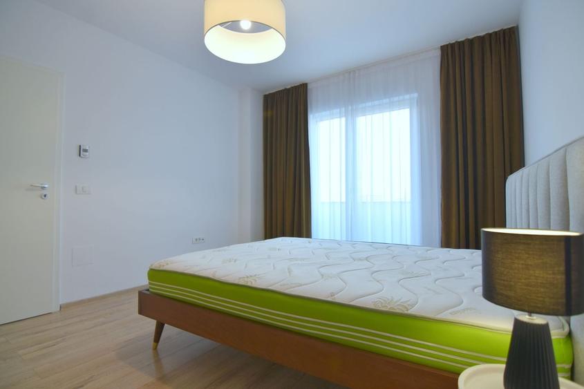 Apartament cu 3 camere semidecomandat, mobilat în Aradului