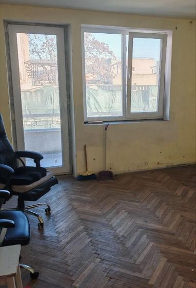Apartament cu 3 camere decomandat în Peninsula