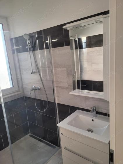 Apartament cu 3 camere semidecomandat în Soarelui