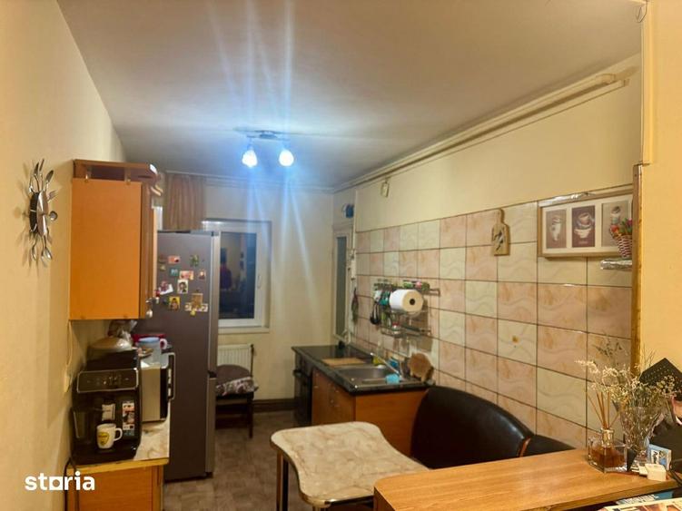 Apartament cu 3 camere decomandat, mobilat în Tractorul — fotografia 2