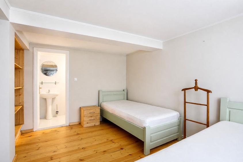 Casă individuală cu 3 camere cu Teren 332 Mp în Castelul Peleș