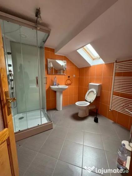 Casă cu 7 camere cu Teren 2500 Mp în Sucevița