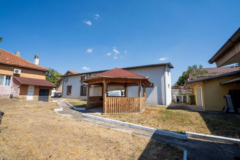 Casă individuală cu 6 camere cu Canalizare în Calea Clujului
