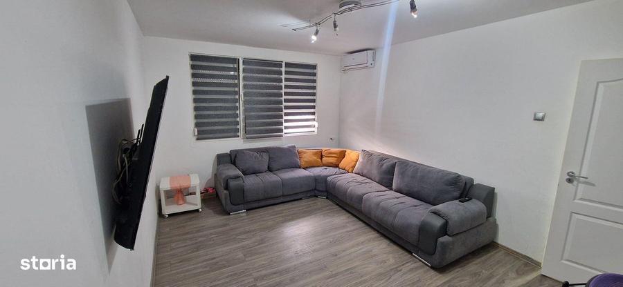 Apartament cu 3 camere decomandat în Valea Oltului