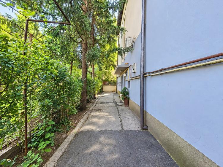 Apartament cu 3 camere semidecomandat, mobilat în Domenii