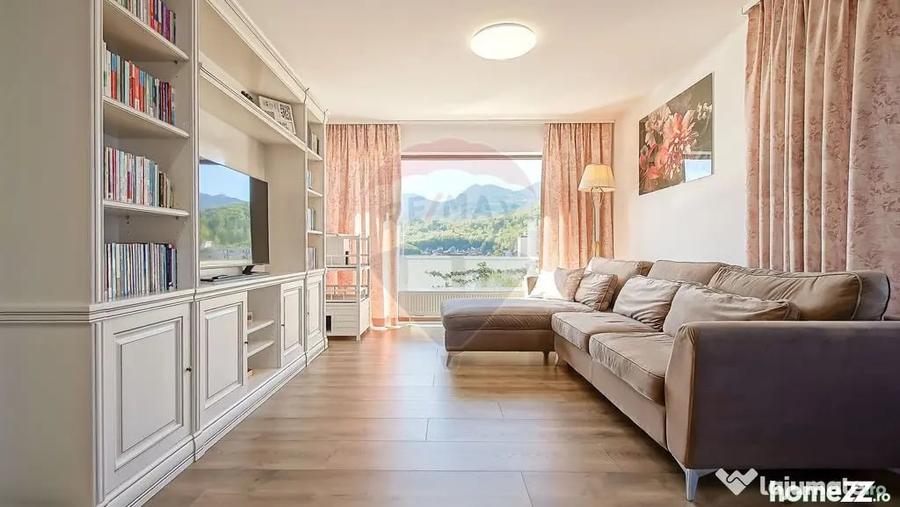 Apartament cu 5 camere decomandat în Noua