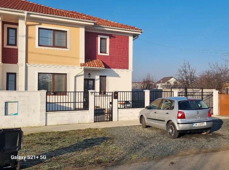 Casă cu 5 camere cu Teren 250 Mp în Săcălaz