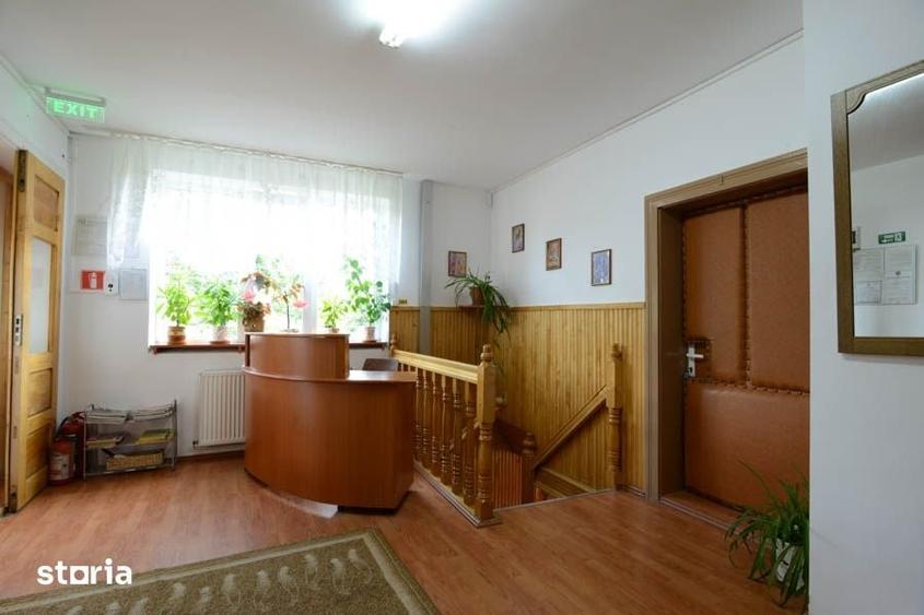 Casă cu 8 camere cu Teren 400 Mp în Dâmbul Rotund