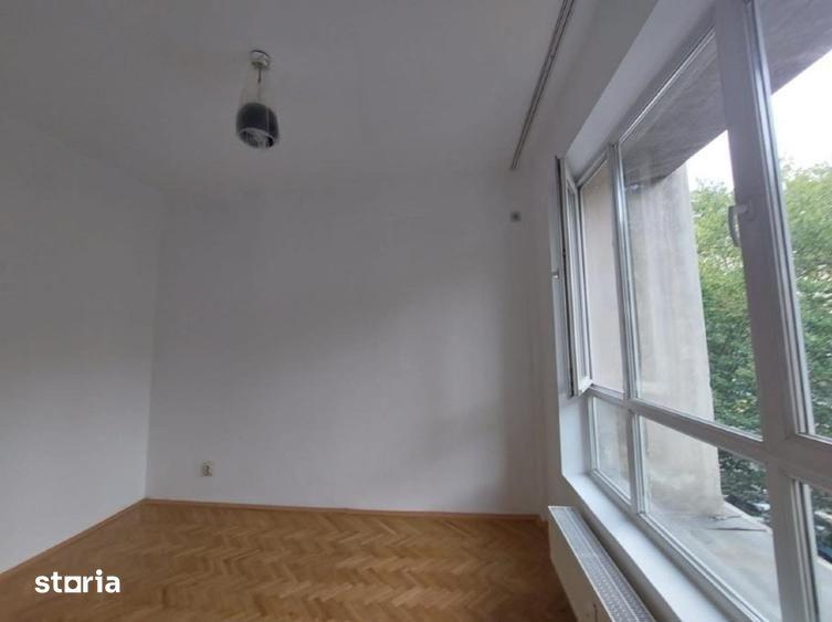 Apartament cu 3 camere în Romană