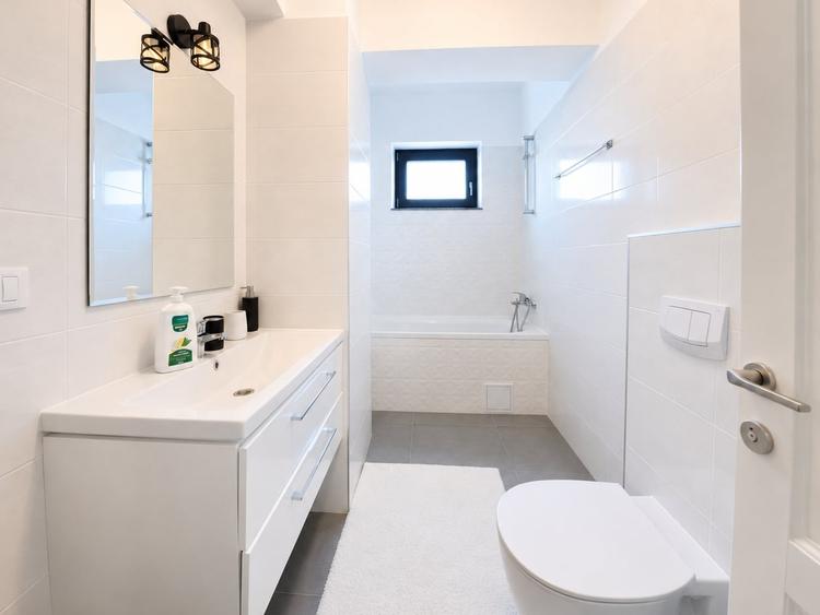 Apartament cu 3 camere decomandat, mobilat în Nord
