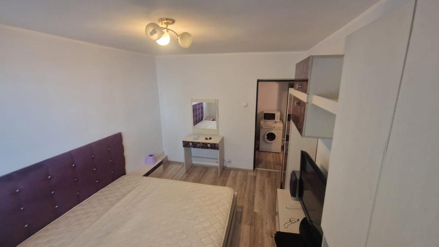 Apartament cu 3 camere decomandat în Micro 38