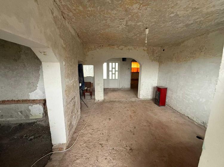 Casă cu 4 camere cu Teren 657 Mp în Central