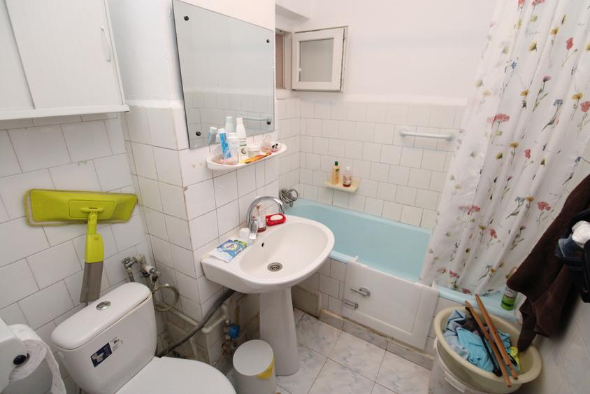 Apartament cu 3 camere decomandat în Drumul Taberei