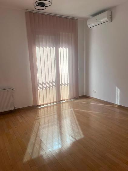 Apartament cu 2 camere decomandat în Parcul Carol