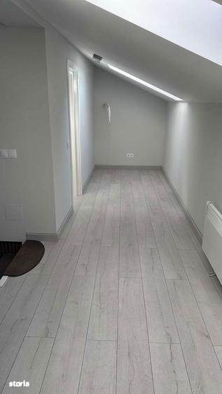 Casă cu 7 camere semidecomandat cu Teren 450 Mp în Central