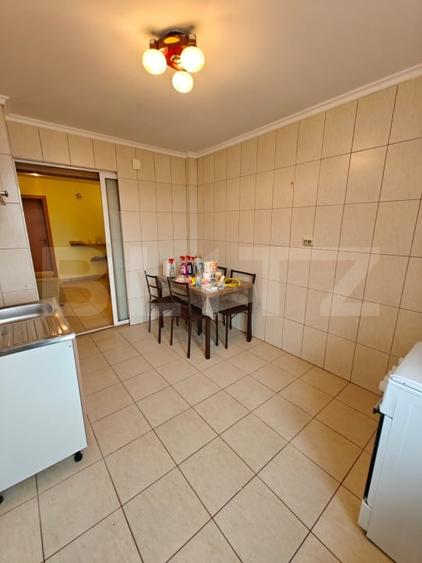 Apartament cu 3 camere decomandat, mobilat în Central
