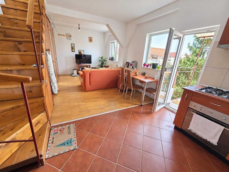 Apartament cu 3 camere semidecomandat în Central