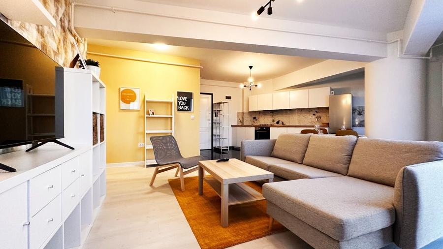 Apartament cu 3 camere decomandat în Liteni