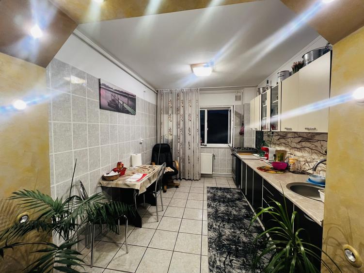 Apartament cu 3 camere decomandat, mobilat în Drumul Taberei