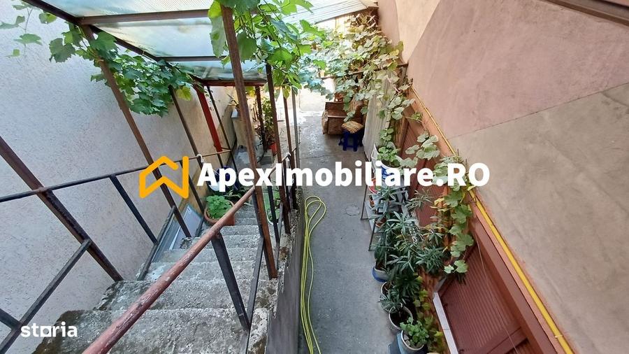 Casă cu 4 camere cu Teren 241 Mp în Apărătorii Patriei