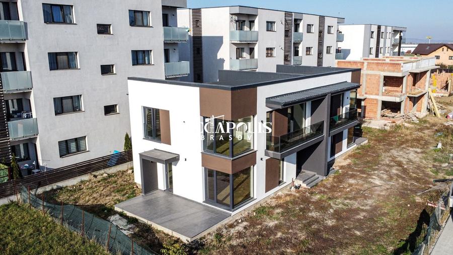 Casă individuală cu 4 camere cu Canalizare în Central